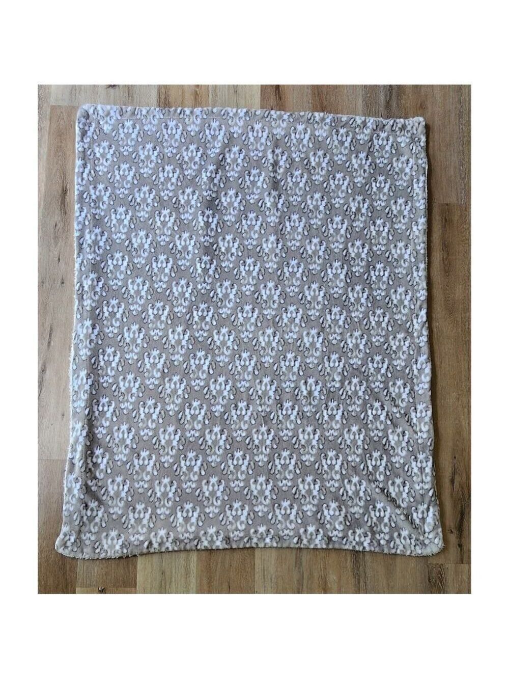 Kirkland Super Soft Damask Luxe Plush 60" X 50" Blanket Throws Gray/White
